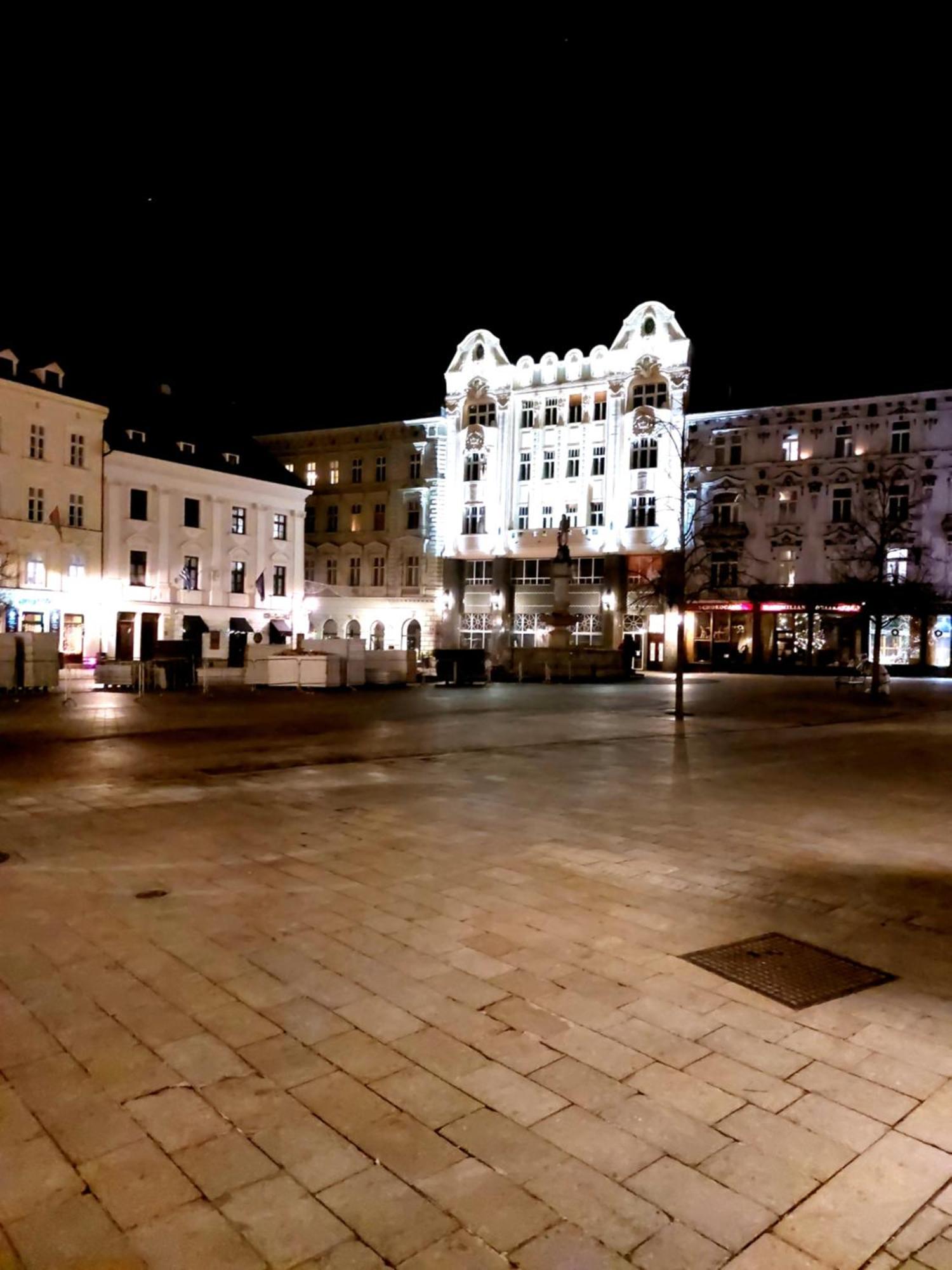 Michael'S Gate Large Apartment In A 15Th-Century Building, Old Town Bratislava Exterior photo