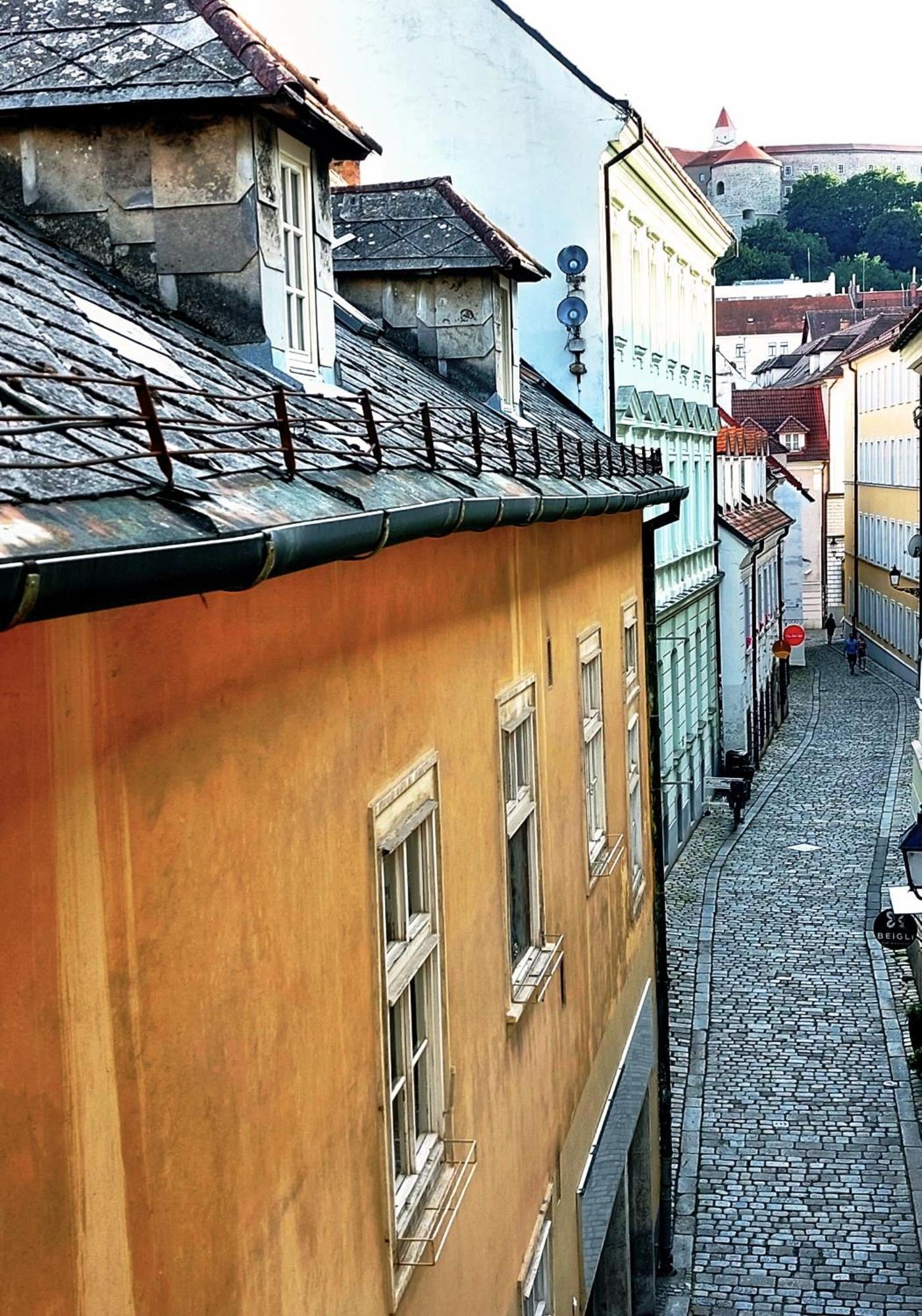 Michael'S Gate Large Apartment In A 15Th-Century Building, Old Town Bratislava Exterior photo